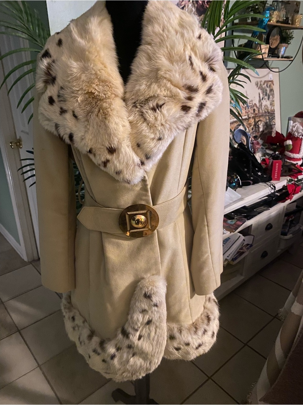 Vintage 60’s Country Pacer Womens Cream Faux Fur Trim Coat with Belt
